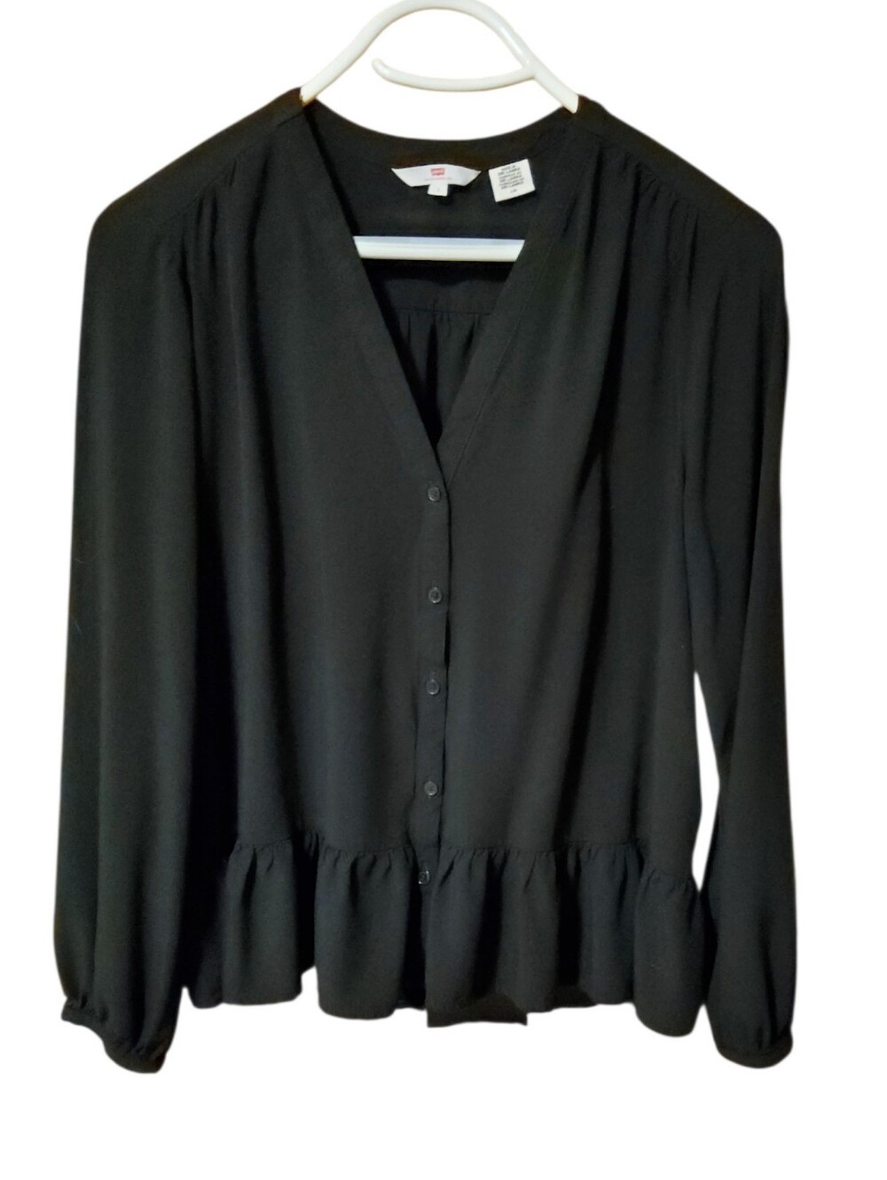 Levi's Black Button-Front Ruffle-Hem V-Neck Blouse
